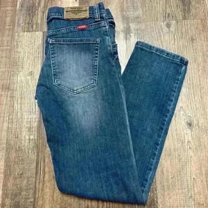 Wrangler stretch jeans for girls. Straight leg, indigo blue distressed.  Sz‎ 12R